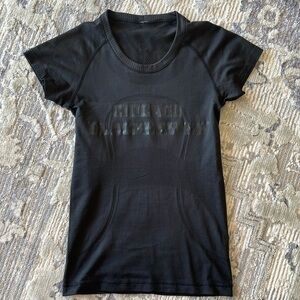 Black swiftly tee size 4. Custom black screen print “CHICAGO BLACKHAWKS”